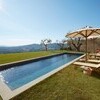 Privater Pool mit Rasen im Ferienhaus Arco in Italien
