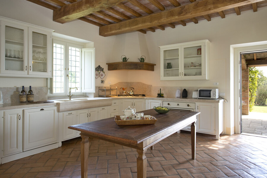 Das rustikale Erscheinungsbild der Küchen im La Lepraia wird mit modernsten Geräten kombiniert