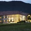 Luxus Villa Casa Roccaverano im Piemont am Abend